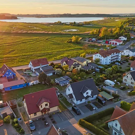 Apartmán Schicke Mit Terrasse, Gratis Nutzung Vom Ahoi Erlebnisbad Und Sauna In Sellin - Haus De Niege Wech 01