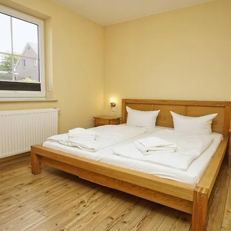 Schicke Mit Terrasse, Gratis Nutzung Vom Ahoi Erlebnisbad Und Sauna In Sellin - Haus De Niege Wech 01 Thiessow