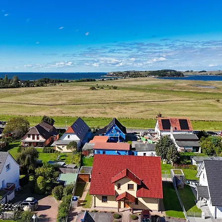 Schicke Mit Terrasse, Gratis Nutzung Vom Ahoi Erlebnisbad Und Sauna In Sellin - Haus De Niege Wech 01